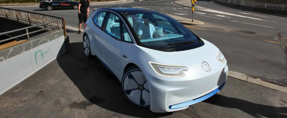 <b>VW I.D I NORGE:</b> I.D. er første bil ut i Volkswagens store, elektriske satsing. Her er den på snarvisitt i Norge. <b>VW I.D I NORGE:</b> I.D. er første bil ut i Volkswagens store, elektriske satsing. Her er den på snarvisitt i Norge.