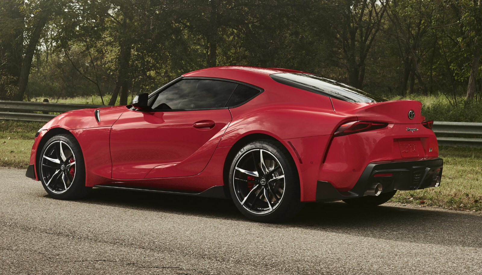 LENGDE: Supra er bare litt lengre enn GT86. LENGDE: Supra er bare litt lengre enn GT86.