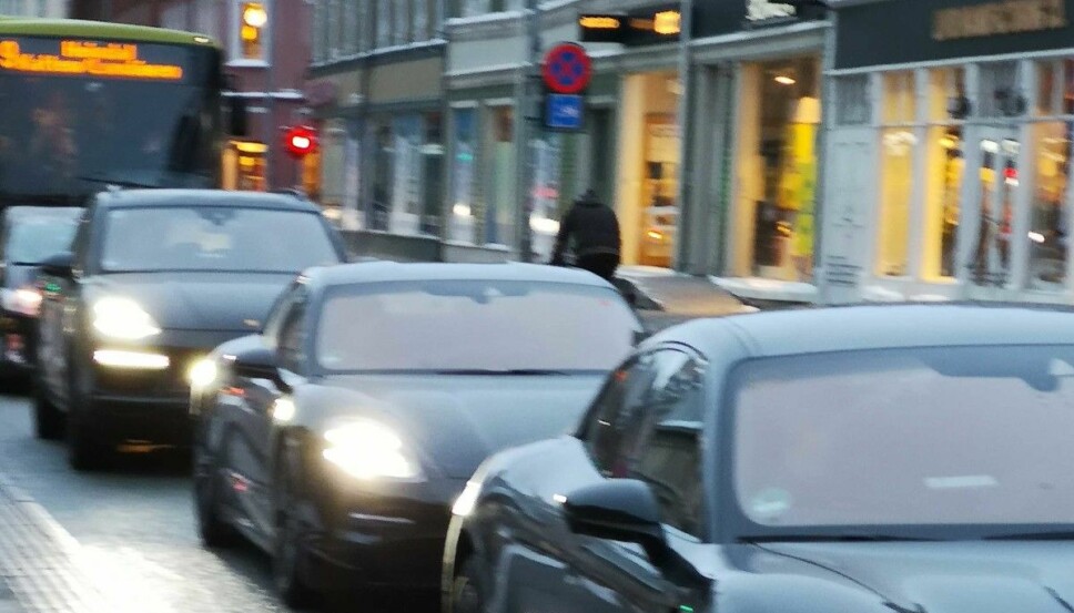 <b>PORSCHE TAYCAN:</b> Litt av et testfølge fotografert midt i Trondheim sentrum. For sikkerhets skyld i bussfeltet... <b>PORSCHE TAYCAN:</b> Litt av et testfølge fotografert midt i Trondheim sentrum. For sikkerhets skyld i bussfeltet...