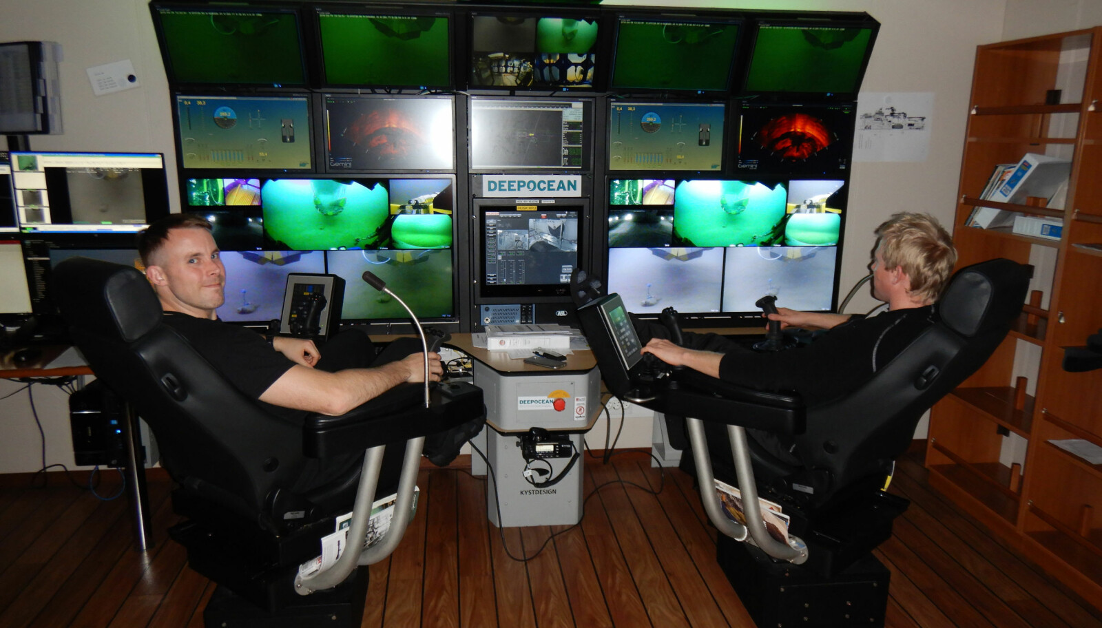 <b>ULTRAGAMING:</b> Kristian Thune og Thomas Bru fjernstyrer ROV-ene. Ansvaret er stort, tabber koster mye penger. FOTO: Edda Freya/Jim-Ivar Berg <b>ULTRAGAMING:</b> Kristian Thune og Thomas Bru fjernstyrer ROV-ene. Ansvaret er stort, tabber koster mye penger. FOTO: Edda Freya/Jim-Ivar Berg