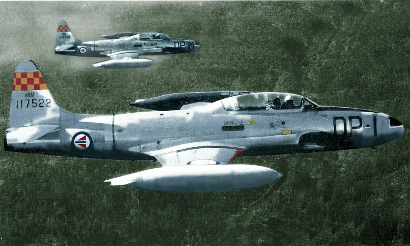 <b>ILLUSTRASJON:</b> Sånn kan det ha sett ut i lufta over Sola den 13 september 1956. Arne Storli i DP-I. Inge Kavli på vingen. <b>ILLUSTRASJON:</b> Sånn kan det ha sett ut i lufta over Sola den 13 september 1956. Arne Storli i DP-I. Inge Kavli på vingen.