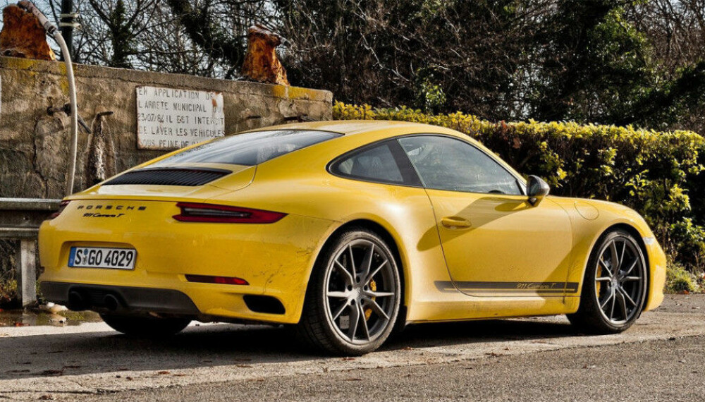 <b>NUMMER TO: </b>Porsche 911 har for vane å gjøre det godt i undersøkelser som dette. I år er ikke noe unntak og de tar hjem en hederlig andreplass – dog bak Tesla Model 3. <b>NUMMER TO: </b>Porsche 911 har for vane å gjøre det godt i undersøkelser som dette. I år er ikke noe unntak og de tar hjem en hederlig andreplass – dog bak Tesla Model 3.