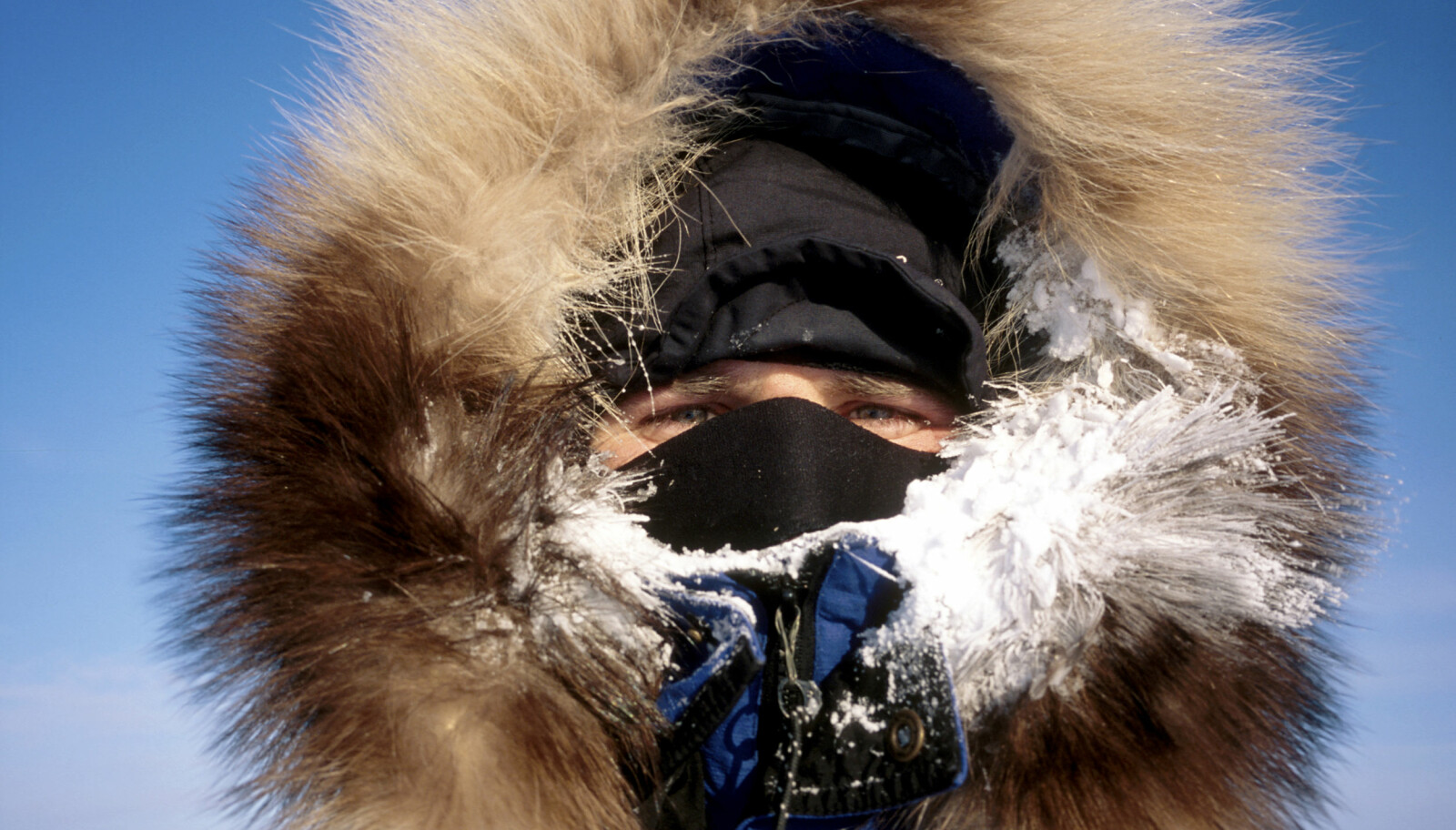 <b>BESKYTTET:</b> Med pelskant i jerveskinn og ansiktsmaske i neopren er ansiktet godt beskyttet. <b>BESKYTTET:</b> Med pelskant i jerveskinn og ansiktsmaske i neopren er ansiktet godt beskyttet.