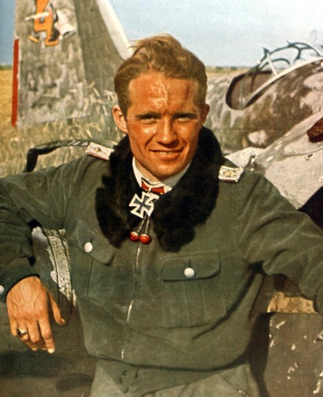 <b>DEKORERT: </b>Franz von Werra som høyt dekorert kaptein etter den vellykkede flukten. <b>DEKORERT: </b>Franz von Werra som høyt dekorert kaptein etter den vellykkede flukten.