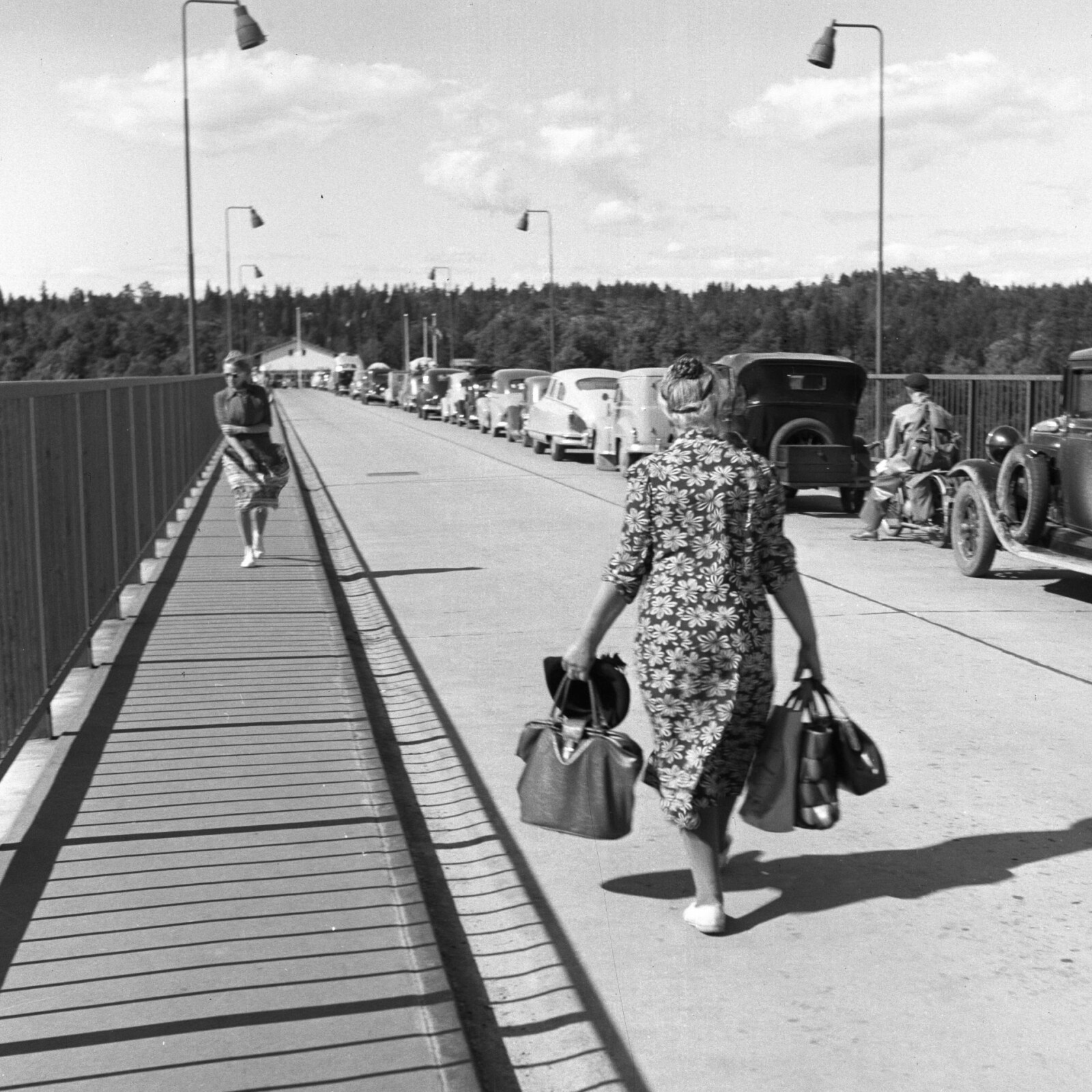 <b>HARRYHANDEL: </b>Etter krigen lokket det med handletur til Sverige. <b>HARRYHANDEL: </b>Etter krigen lokket det med handletur til Sverige.