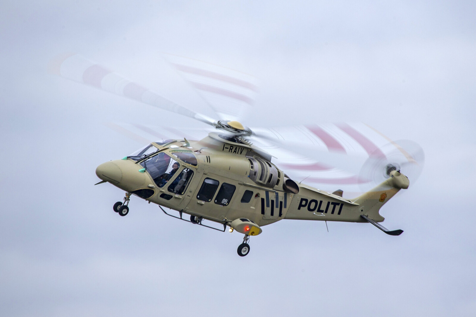<b>MANØVRERBAR:</b> Allerede på den første prøveturen ved fabrikken utenfor Milano demonstrerte det første AW169-politihelikopteret gode manøvreringsegenskaper. <b>MANØVRERBAR:</b> Allerede på den første prøveturen ved fabrikken utenfor Milano demonstrerte det første AW169-politihelikopteret gode manøvreringsegenskaper.