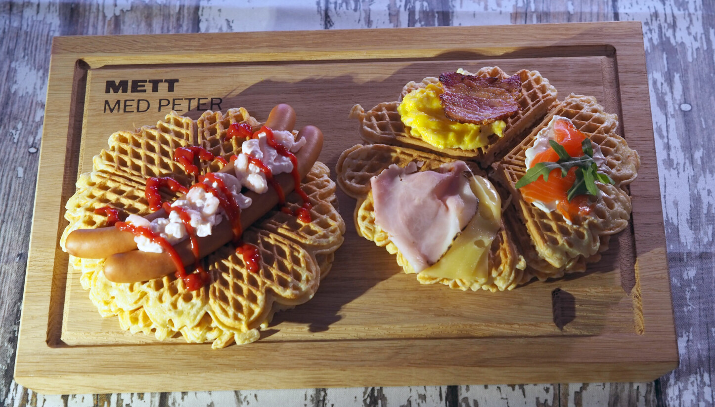 <b>GROVISER:</b> To wiener i vaffel med ketchup og rekesalat, takk. Prøv også grov vaffel med ost og skinke, røkelaks og rømme, eller bacon og eggerøre. <b>GROVISER:</b> To wiener i vaffel med ketchup og rekesalat, takk. Prøv også grov vaffel med ost og skinke, røkelaks og rømme, eller bacon og eggerøre.