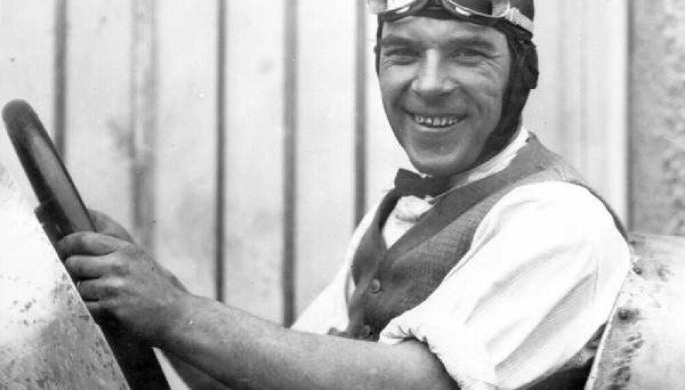 <b>FRYKTLØS:</b> Sigurd "Sig" Haugdahl satte dype hjulspor etter seg i amerikanske grusbaneløp, og ble verdens første til å kjøre 180 miles/hour (289 km/t). <b>FRYKTLØS:</b> Sigurd "Sig" Haugdahl satte dype hjulspor etter seg i amerikanske grusbaneløp, og ble verdens første til å kjøre 180 miles/hour (289 km/t).