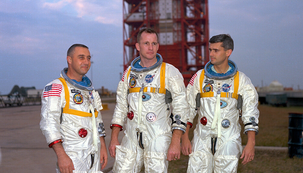 <b>TEST:</b> Apollo 1-astronautene; fra venstre Gus Grissom, Ed White og Roger Chaffee i sine romdrakter før en prøve ved Cape Kennedy Air Force Station. <b>TEST:</b> Apollo 1-astronautene; fra venstre Gus Grissom, Ed White og Roger Chaffee i sine romdrakter før en prøve ved Cape Kennedy Air Force Station.