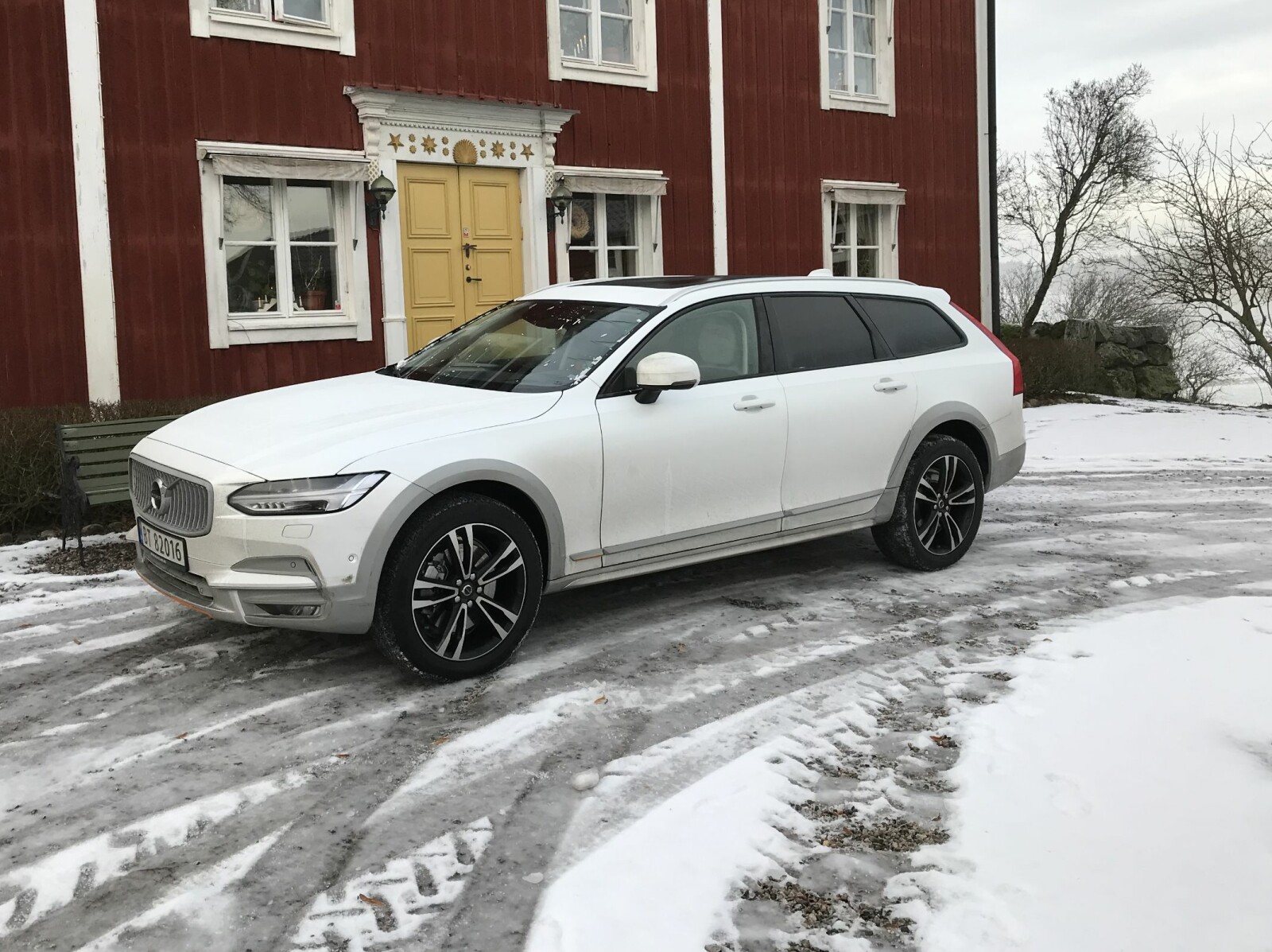 FLOTT VOGN: V90 CC er en staselig herregårdvogn. FLOTT VOGN: V90 CC er en staselig herregårdvogn.