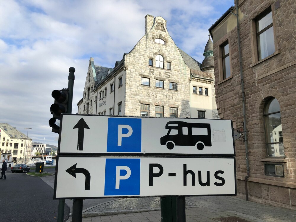 <b>GODT SKILTET:</b> Det er lett å finne frem til bobilparkeringen i Ålesund. <b>GODT SKILTET:</b> Det er lett å finne frem til bobilparkeringen i Ålesund.