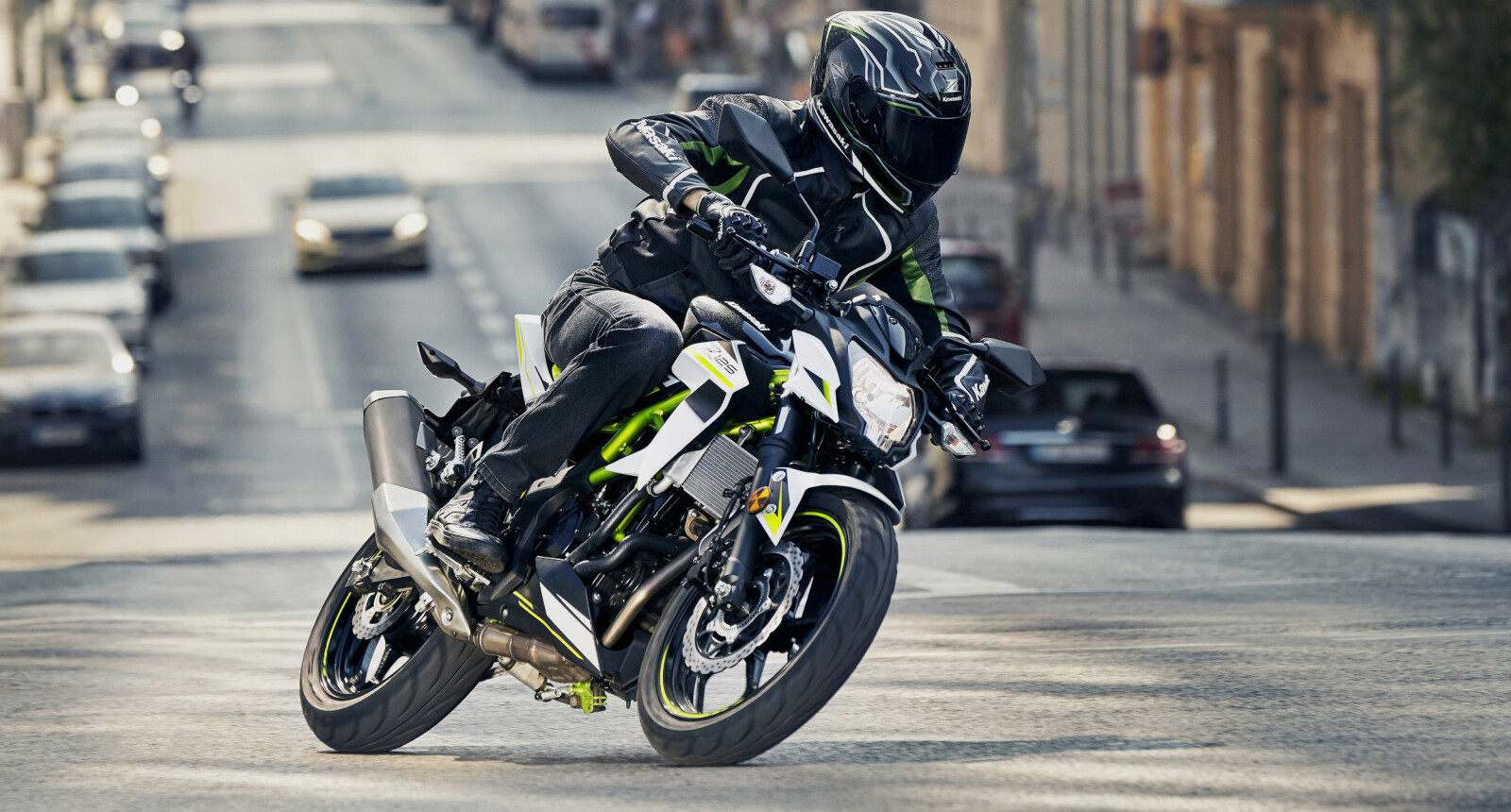 <b>TØFFING:</b> Etter flere år, der Yamaha og KTM har dominert klassen, er konkurrentene ute med spenstige alternativ. I fjor var Suzuki og Honda ute med nye modeller. I år er det enda mer på gang. Blant annet kommer Kawasaki med Z125. <b>TØFFING:</b> Etter flere år, der Yamaha og KTM har dominert klassen, er konkurrentene ute med spenstige alternativ. I fjor var Suzuki og Honda ute med nye modeller. I år er det enda mer på gang. Blant annet kommer Kawasaki med Z125.