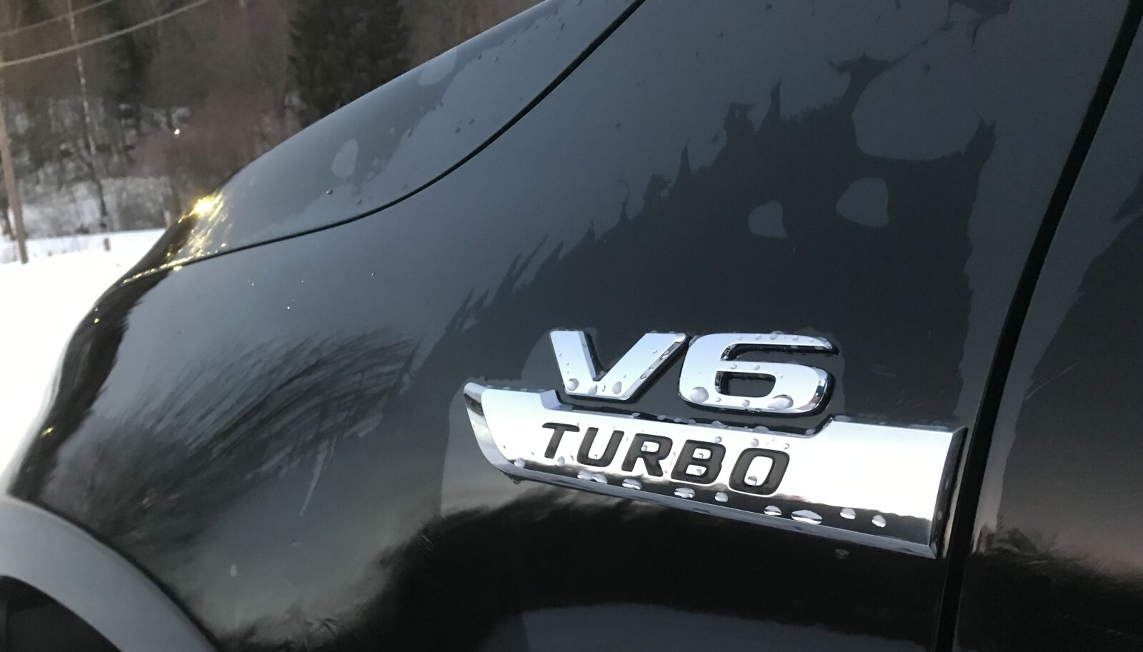 KRAFTPAKKE: Den kraftige dieselmotoren løfter X-klasse opp i skikkelig Mercedes-standard. KRAFTPAKKE: Den kraftige dieselmotoren løfter X-klasse opp i skikkelig Mercedes-standard.