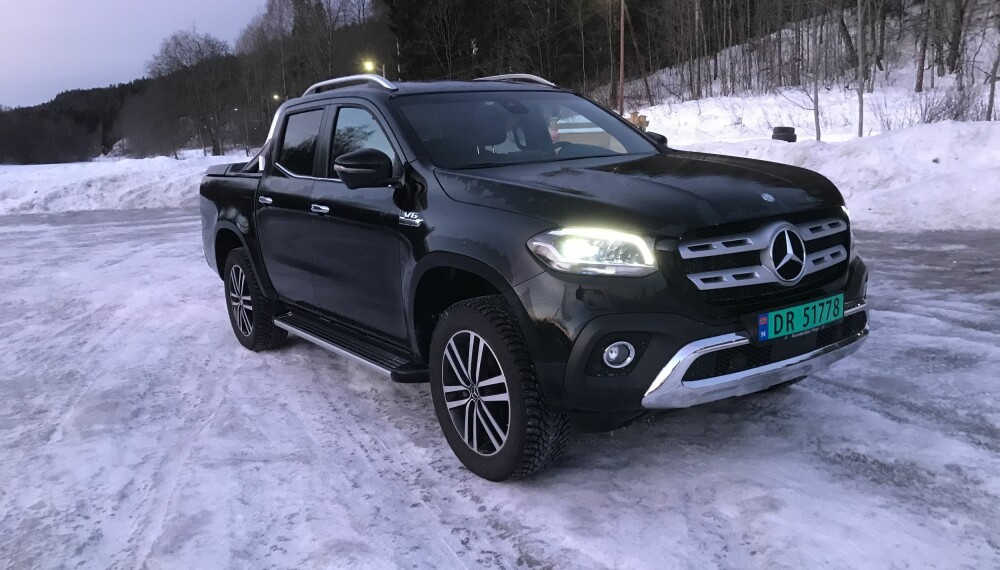 OPP PÅ TRONEN: Med X 350d har VW Amarok med V6-motoren fått en verdig konkurrent. Med V6-motoren får pickup-en fra Mercedes den gode SUV-følelsen. OPP PÅ TRONEN: Med X 350d har VW Amarok med V6-motoren fått en verdig konkurrent. Med V6-motoren får pickup-en fra Mercedes den gode SUV-følelsen.