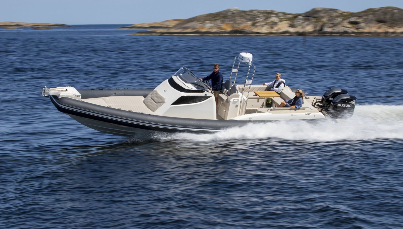 <b>KRAFTIG:</b> Med full last veier Capelli Tempest 38 over tre tonn, men med 700 hester i hekken går det likevel unna. <b>KRAFTIG:</b> Med full last veier Capelli Tempest 38 over tre tonn, men med 700 hester i hekken går det likevel unna.