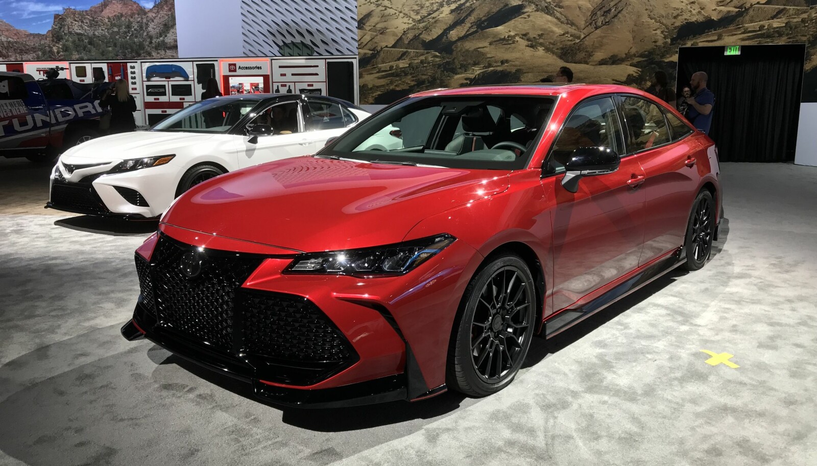 <b>THE AMERICAN WAY:</b> Så tøff blir Camry etter behandling av Toyota Racing Development i USA. Noe for Europa? <b>THE AMERICAN WAY:</b> Så tøff blir Camry etter behandling av Toyota Racing Development i USA. Noe for Europa?