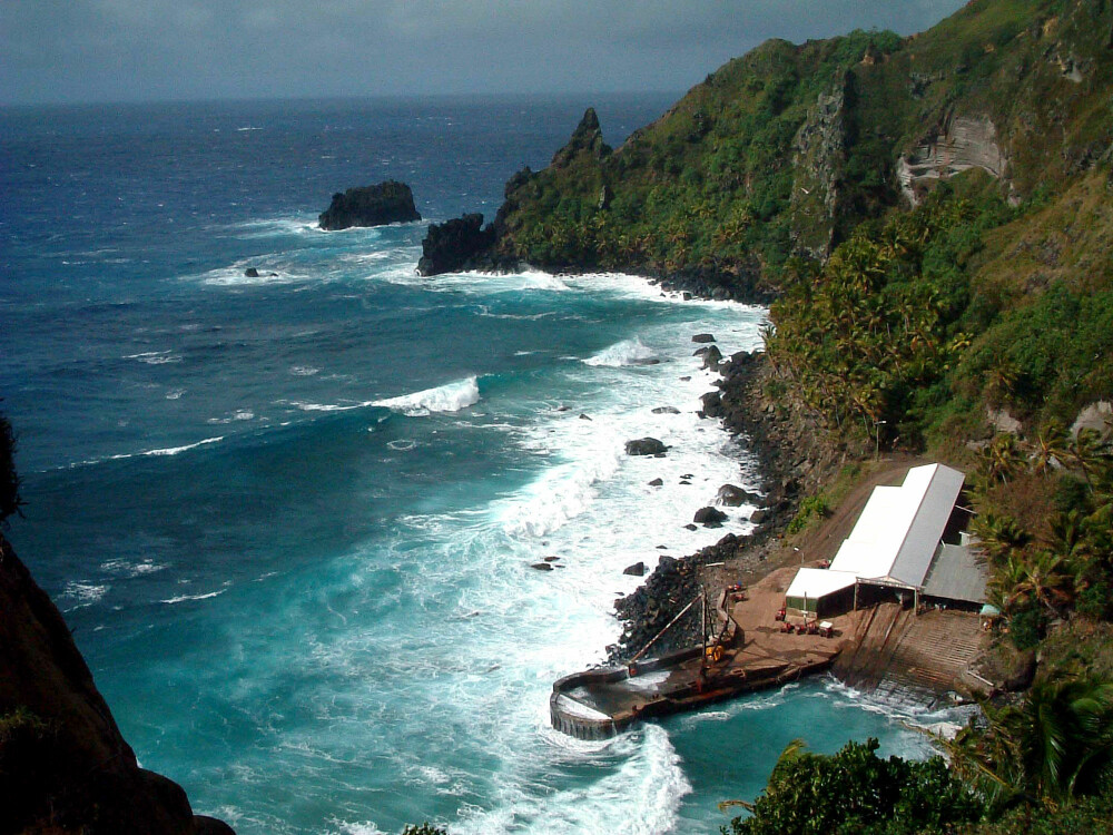 <b><SPAN CLASS=BOLD><STRONG>HAVN:</b></strong> </span>Pitcairn har ikke mange naturlige havner og det kan være vanskelig å legge til. <b><SPAN CLASS=BOLD><STRONG>HAVN:</b></strong> </span>Pitcairn har ikke mange naturlige havner og det kan være vanskelig å legge til.