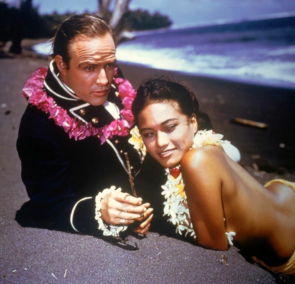 <b><SPAN CLASS=BOLD><STRONG>HOLLYWOOD:</b></strong></span> Mytteriet på Bounty har vært gjenstand for mange Hollywood-produksjoner. Her ser vi Marlon Brando som spilte i én film. Tarita Teriipaia spilte Maimiti i samme film. Hun var for øvrig Brandos tredje kone. <b><SPAN CLASS=BOLD><STRONG>HOLLYWOOD:</b></strong></span> Mytteriet på Bounty har vært gjenstand for mange Hollywood-produksjoner. Her ser vi Marlon Brando som spilte i én film. Tarita Teriipaia spilte Maimiti i samme film. Hun var for øvrig Brandos tredje kone.