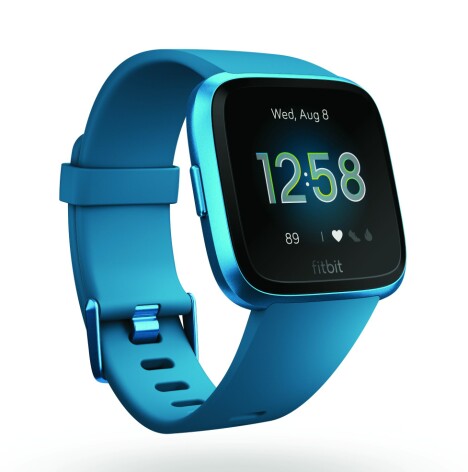 <b><SPAN CLASS=BOLD><STRONG>STILIG:</b></strong> </span>Versa-modellene til Fitbit ligner en smule på en viss smartklokke med eplelogo. <b><SPAN CLASS=BOLD><STRONG>STILIG:</b></strong> </span>Versa-modellene til Fitbit ligner en smule på en viss smartklokke med eplelogo.