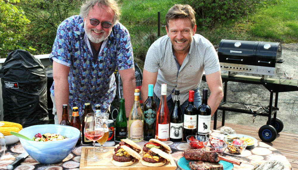 EKSPERTENE: Espen Smith (til venstre) og Frank Røstgård anbefaler herlig øl og vin til sommerens grillmat. EKSPERTENE: Espen Smith (til venstre) og Frank Røstgård anbefaler herlig øl og vin til sommerens grillmat.
