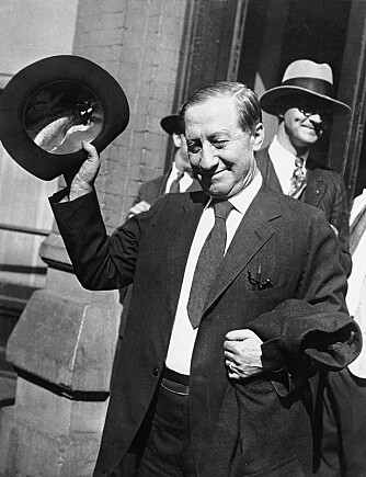 <b>FRI IGJEN:</b> Frederick Cook ble dømt til streng straff for aksjesvindel på sine senere år. Det ble hevdet at han fikk noen ekstra år fordi dommeren var gammel tilhenger av Cooks erkerival Peary. <b>FRI IGJEN:</b> Frederick Cook ble dømt til streng straff for aksjesvindel på sine senere år. Det ble hevdet at han fikk noen ekstra år fordi dommeren var gammel tilhenger av Cooks erkerival Peary.