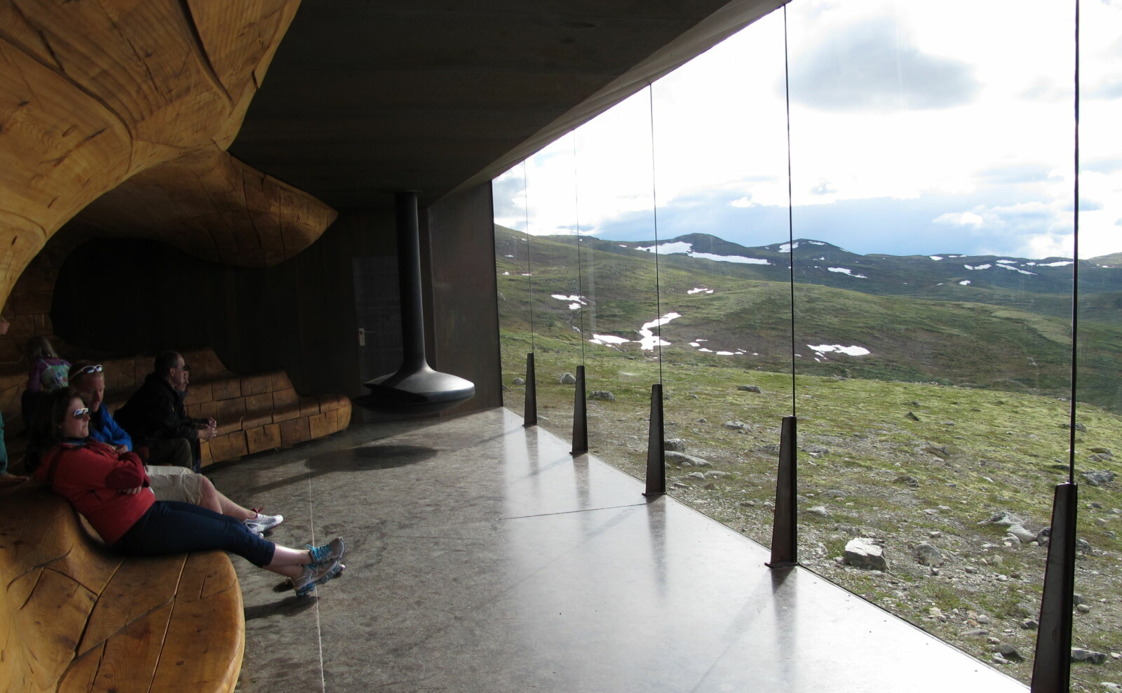 <b>UTSIKTEN:</b> Du kan se Snøhetta og store deler av Dovre fra Viewpoint Snøhetta som ligger bare en kvarters fottur fra E6 over Dovre. <b>UTSIKTEN:</b> Du kan se Snøhetta og store deler av Dovre fra Viewpoint Snøhetta som ligger bare en kvarters fottur fra E6 over Dovre.