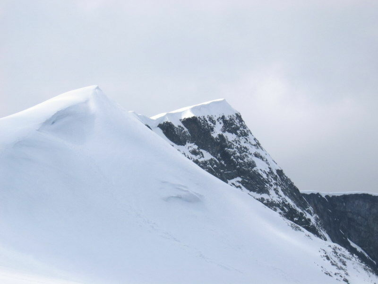 <b>GLITTERTIND:</b> Norges nest høyeste punkt som ligger i likhet med Galdhøpiggen Jotunheimen. <b>GLITTERTIND:</b> Norges nest høyeste punkt som ligger i likhet med Galdhøpiggen Jotunheimen.