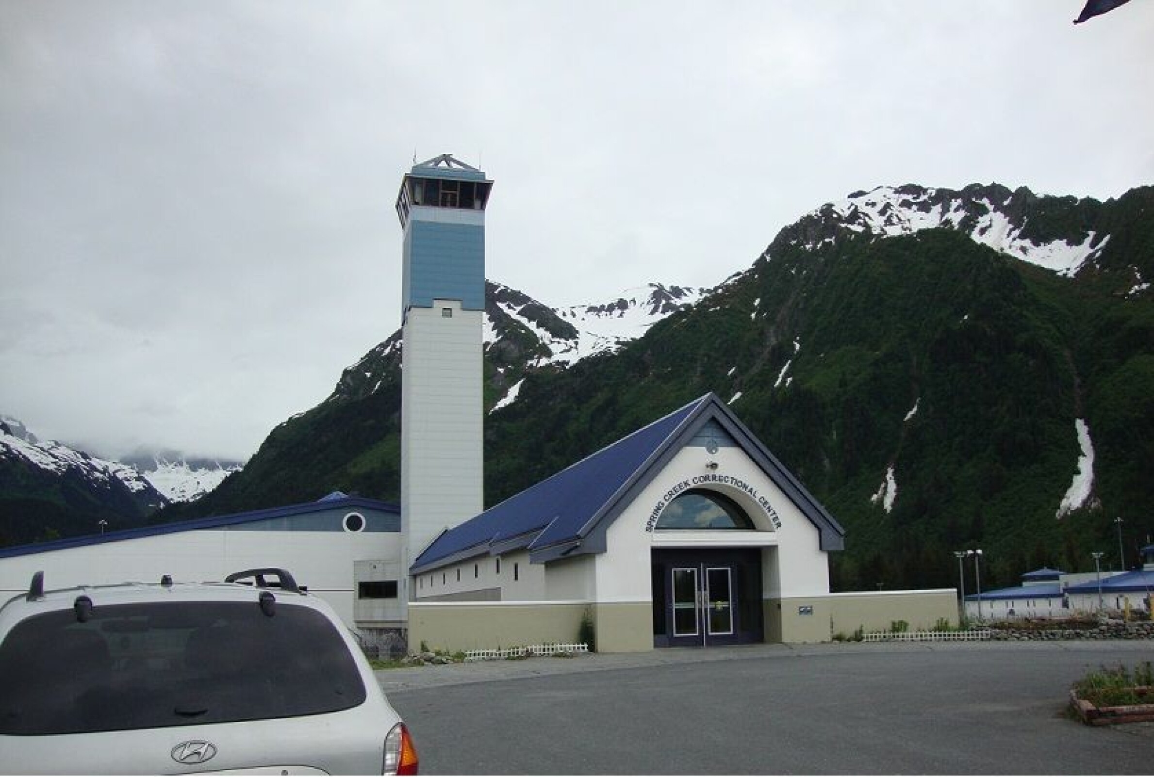<b>INGEN BESØKENDE:</b> De 30 årene morderen satt i dette fengselet i Alaska fikk han ingen besøkende. <b>INGEN BESØKENDE:</b> De 30 årene morderen satt i dette fengselet i Alaska fikk han ingen besøkende.