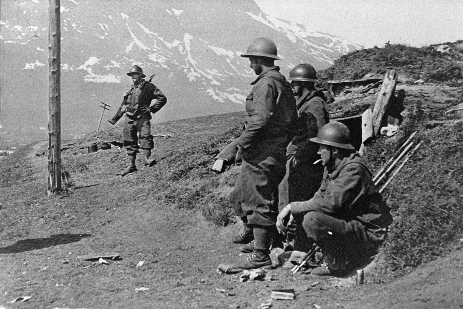 <b>TOK OPP KAMPEN:</b> Allierte styrker, blant dem polske, franske og engelske, kom til Narvik for å stoppe Hitler i 1940. Særlig polakkene utmerket seg, anført av brigadesjef Zygmunt Bohusz-Szyszko (innfelt). <b>TOK OPP KAMPEN:</b> Allierte styrker, blant dem polske, franske og engelske, kom til Narvik for å stoppe Hitler i 1940. Særlig polakkene utmerket seg, anført av brigadesjef Zygmunt Bohusz-Szyszko (innfelt).