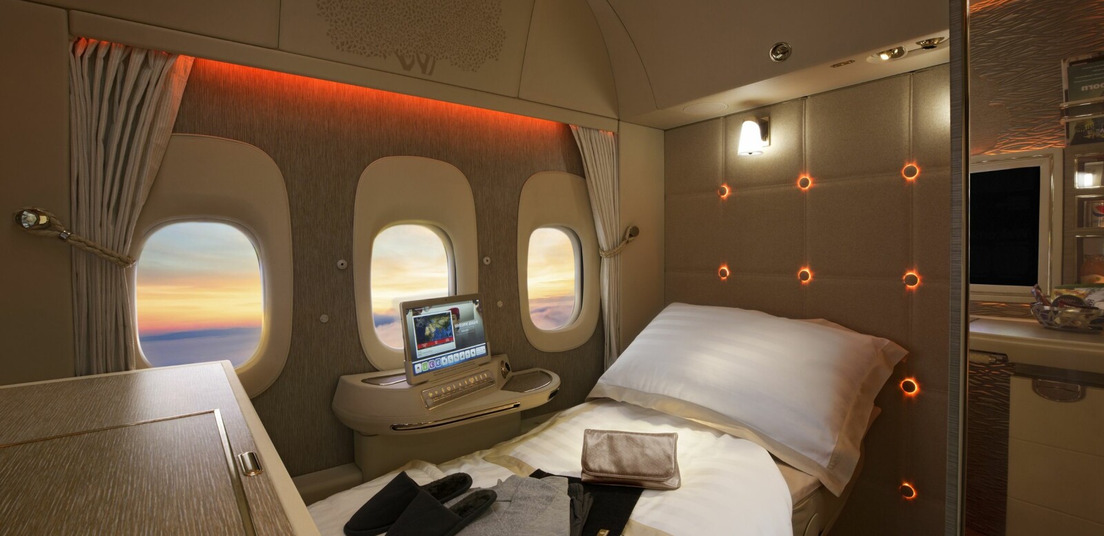 <b>EGEN PYSJ:</b> 777-suite med pysj, klar for natten. Kan muligens gi uttrykket «sove urolig» ny mening. <b>EGEN PYSJ:</b> 777-suite med pysj, klar for natten. Kan muligens gi uttrykket «sove urolig» ny mening.