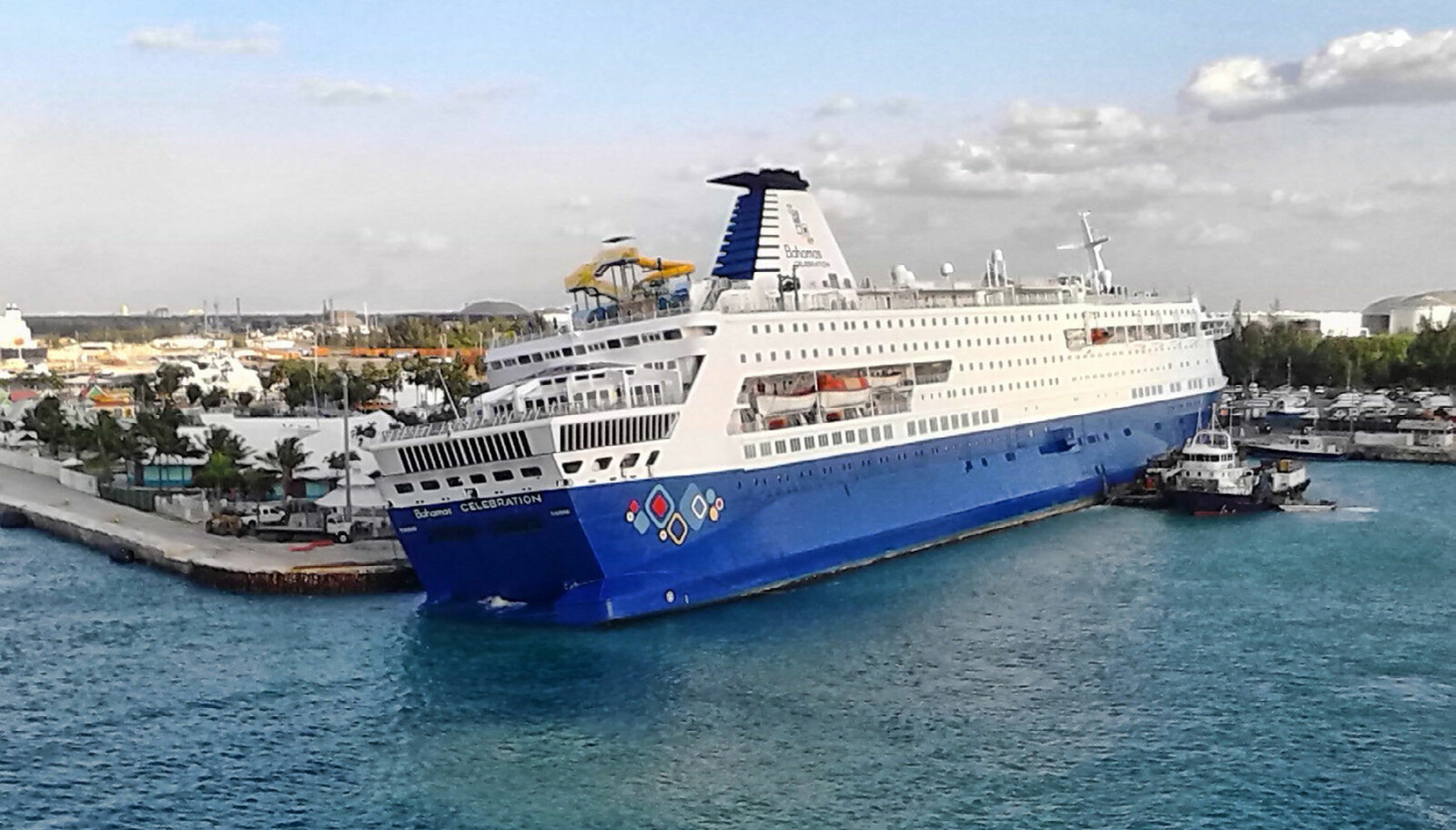 <b>SLAGSIDE: </b>I 2008 ble «Prinsesse Ragnhild» solgt til det amerikanske rederiet Celebration Cruise og omdøpt til «Bahamas Celebration». 31. oktober 2014 fikk skipet omfattende skader etter sammenstøt med et ukjent objekt utenfor Freeport på Bahamas, og det ble etter hvert solgt for hugging <b>SLAGSIDE: </b>I 2008 ble «Prinsesse Ragnhild» solgt til det amerikanske rederiet Celebration Cruise og omdøpt til «Bahamas Celebration». 31. oktober 2014 fikk skipet omfattende skader etter sammenstøt med et ukjent objekt utenfor Freeport på Bahamas, og det ble etter hvert solgt for hugging