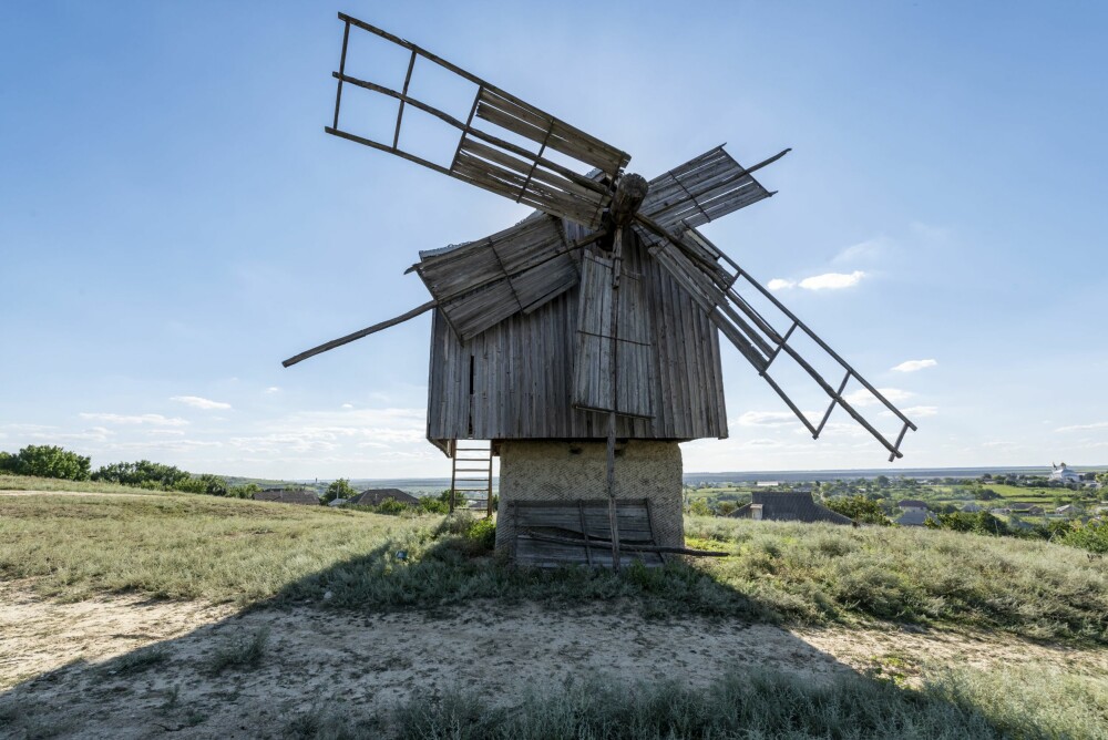 <b><SPAN CLASS=BOLD><STRONG>SPEKTAKULÆRT:</b></strong></span> Idyllen på landsbygda i Gagaus er overveldende. Og forfalne spor fra fortiden som denne vindmøllen, gjør det bare enda mer spektakulært. <b><SPAN CLASS=BOLD><STRONG>SPEKTAKULÆRT:</b></strong></span> Idyllen på landsbygda i Gagaus er overveldende. Og forfalne spor fra fortiden som denne vindmøllen, gjør det bare enda mer spektakulært.