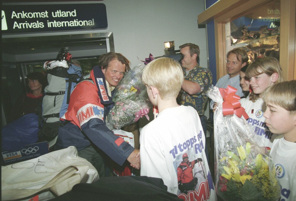 <b>GOD VENN:</b> Den norske eventyreren og forlagsmannen Erling Kagge kom hjem etter å ha vært på sin tredje pol – Mount Everest i 1994. Mannen som loset nordmannen til topps var hans gode venn Rob Hall. <b>GOD VENN:</b> Den norske eventyreren og forlagsmannen Erling Kagge kom hjem etter å ha vært på sin tredje pol – Mount Everest i 1994. Mannen som loset nordmannen til topps var hans gode venn Rob Hall.
