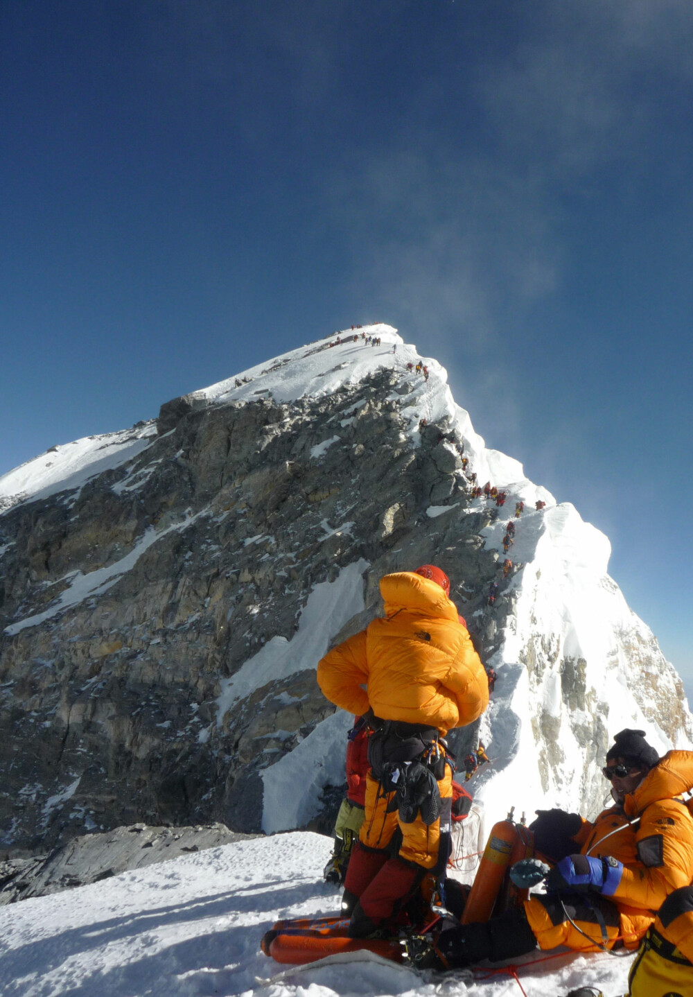 <b>«CRUX»:</b> Hillary Step forsinket Rob Halls ekspedisjon. Dette punktet er det eneste som er krevende klatreteknisk på toppruten. <b>«CRUX»:</b> Hillary Step forsinket Rob Halls ekspedisjon. Dette punktet er det eneste som er krevende klatreteknisk på toppruten.