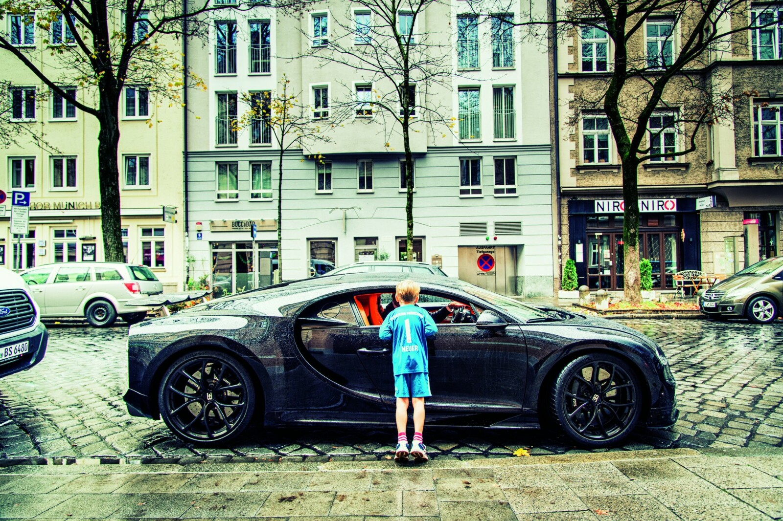 <b><SPAN CLASS=BOLD><STRONG>GUTTEDRØM:</b></strong></span> «Når jeg blir stor og tar over for Manuel Neuer, skal jeg også kjøpe en slik. Men den skal være rød.» <b><SPAN CLASS=BOLD><STRONG>GUTTEDRØM:</b></strong></span> «Når jeg blir stor og tar over for Manuel Neuer, skal jeg også kjøpe en slik. Men den skal være rød.»