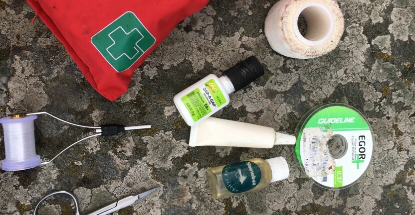 <b>HUSK:</b> Førstehjelpsutstyr er bra å ha enten fisketuren er kort eller lang. <b>HUSK:</b> Førstehjelpsutstyr er bra å ha enten fisketuren er kort eller lang.
