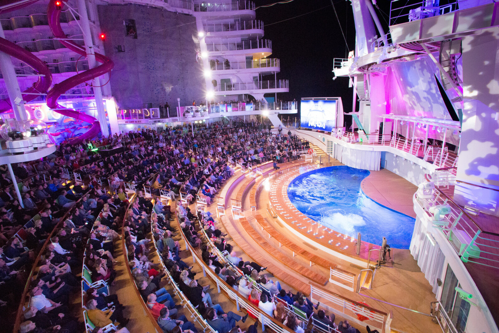 <b>TEATER:</b> Akter ligger også The Aqua Theatre. <b>TEATER:</b> Akter ligger også The Aqua Theatre.