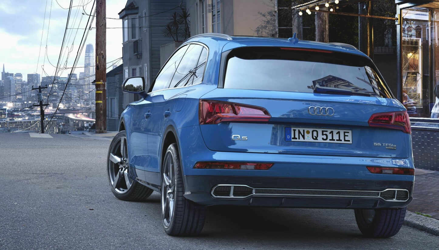LADBAR AUDI Q5: Det blir mulig å bestille Audi Q5 55 TFSI e quattro i starten av juni. Utlevering til kunder begynner etter sommeren i år. LADBAR AUDI Q5: Det blir mulig å bestille Audi Q5 55 TFSI e quattro i starten av juni. Utlevering til kunder begynner etter sommeren i år.