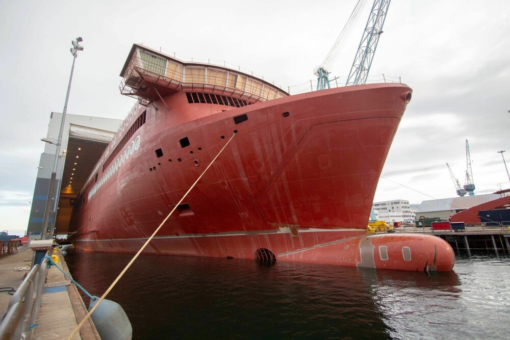 <b><SPAN CLASS=BOLD><STRONG>IKKE BARE X-BOW:</b></strong></span> Ulstein Verft bygger også 160 meter lange Color Hybrid, verdens største plugin hybridskip. Skipet skal settes inn i trafikk på strekningen Sandefjord–Strömstad. <b><SPAN CLASS=BOLD><STRONG>IKKE BARE X-BOW:</b></strong></span> Ulstein Verft bygger også 160 meter lange Color Hybrid, verdens største plugin hybridskip. Skipet skal settes inn i trafikk på strekningen Sandefjord–Strömstad.