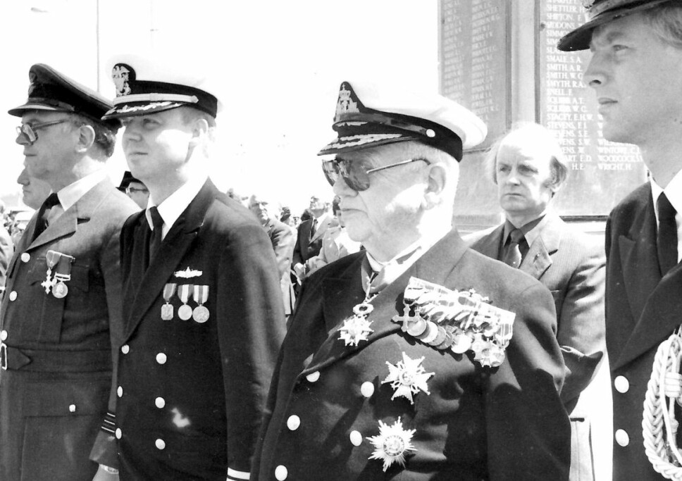 <b>HEDRET I INN- OG UTLAND:</b> Viseadmiral Storheill (nr. 3 fra venstre) ble æret med krigskorset med sverd i Norge, og andre utmerkelser fra en rekke land (se ramme). <b>HEDRET I INN- OG UTLAND:</b> Viseadmiral Storheill (nr. 3 fra venstre) ble æret med krigskorset med sverd i Norge, og andre utmerkelser fra en rekke land (se ramme).