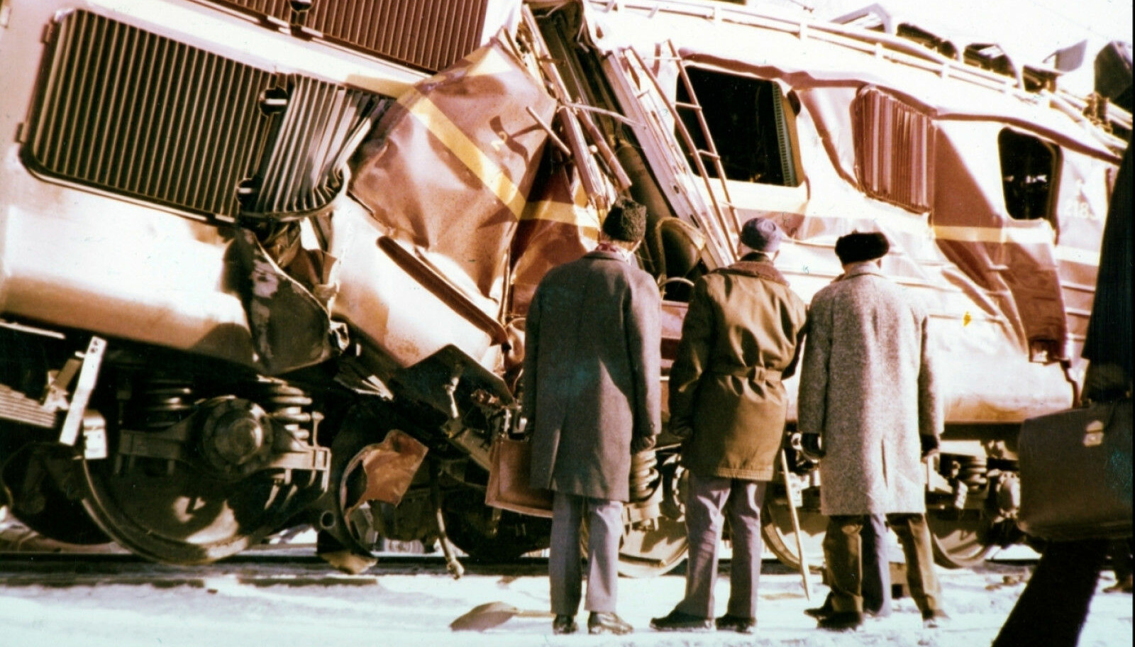 <b>TRETTEN-ULYKKEN:</b> Tretten-ulykken skjedde da et hurtigtog fra Oslo og Dovreekspressen fra Trondheim kolliderte like nord for Tretten stasjon i Øyer kommune i Oppland. <b>TRETTEN-ULYKKEN:</b> Tretten-ulykken skjedde da et hurtigtog fra Oslo og Dovreekspressen fra Trondheim kolliderte like nord for Tretten stasjon i Øyer kommune i Oppland.