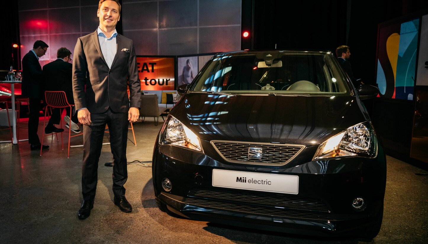 <b>ELBIL FRA SEAT: </b>Ole Kristian Ågotnes, Direktør i SEAT Norge, med verdenslansering av SEATs første elbil. <b>ELBIL FRA SEAT: </b>Ole Kristian Ågotnes, Direktør i SEAT Norge, med verdenslansering av SEATs første elbil.