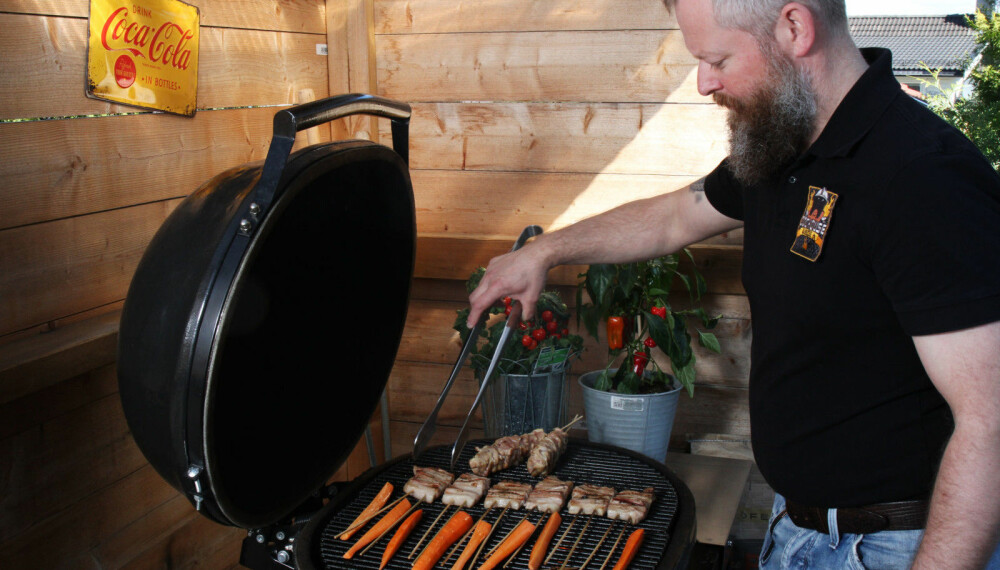 <b>GRILLENTUSIAST:</b> Eirik Kittelsen er en ekte grillentusiast og har flere gode plasseringer i NM og VM i barbecue. <b>GRILLENTUSIAST:</b> Eirik Kittelsen er en ekte grillentusiast og har flere gode plasseringer i NM og VM i barbecue.