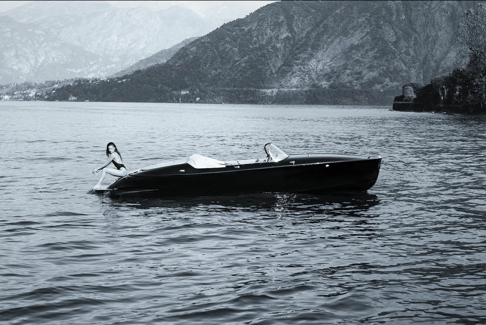 <b>2019 ELLER 1929:</b> Hermes Speedster leker med linjer, også de fra 1920- og 30-tallets runabouts. <b>2019 ELLER 1929:</b> Hermes Speedster leker med linjer, også de fra 1920- og 30-tallets runabouts.