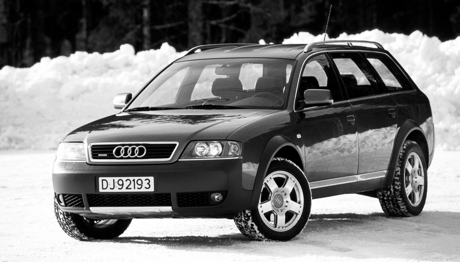 KAN DET MESTE: Luftfjæringen i Audi Allroad quattro gjorde bilen til en ordentlig tusenkunstner. Og en helt unik sak på tidlig 2000-tall. KAN DET MESTE: Luftfjæringen i Audi Allroad quattro gjorde bilen til en ordentlig tusenkunstner. Og en helt unik sak på tidlig 2000-tall.