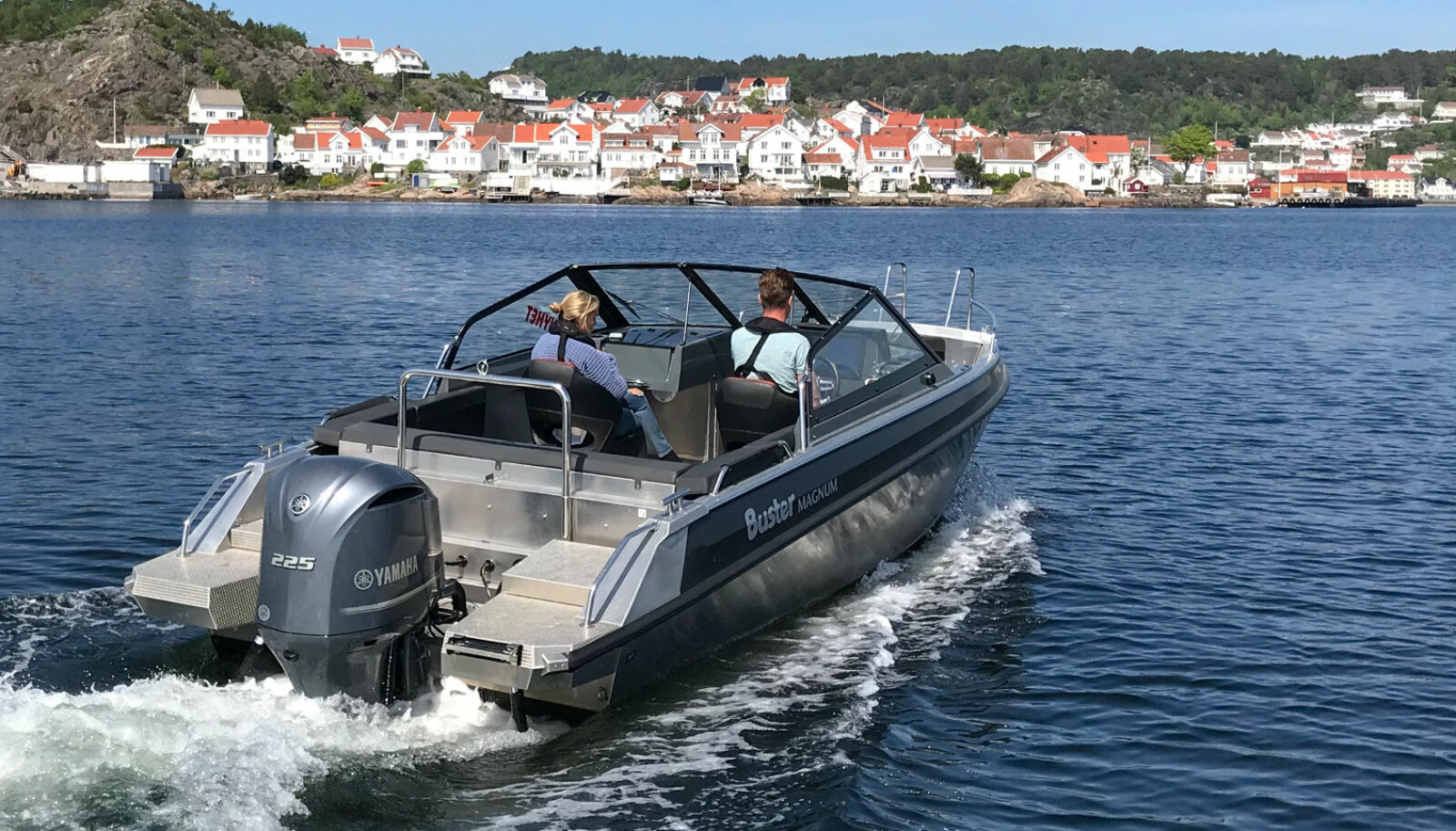 <b>LUN PÅ LANGTUR:</b> Stor vindskjerm luner godt. Her på vei inn til Risør. <b>LUN PÅ LANGTUR:</b> Stor vindskjerm luner godt. Her på vei inn til Risør.
