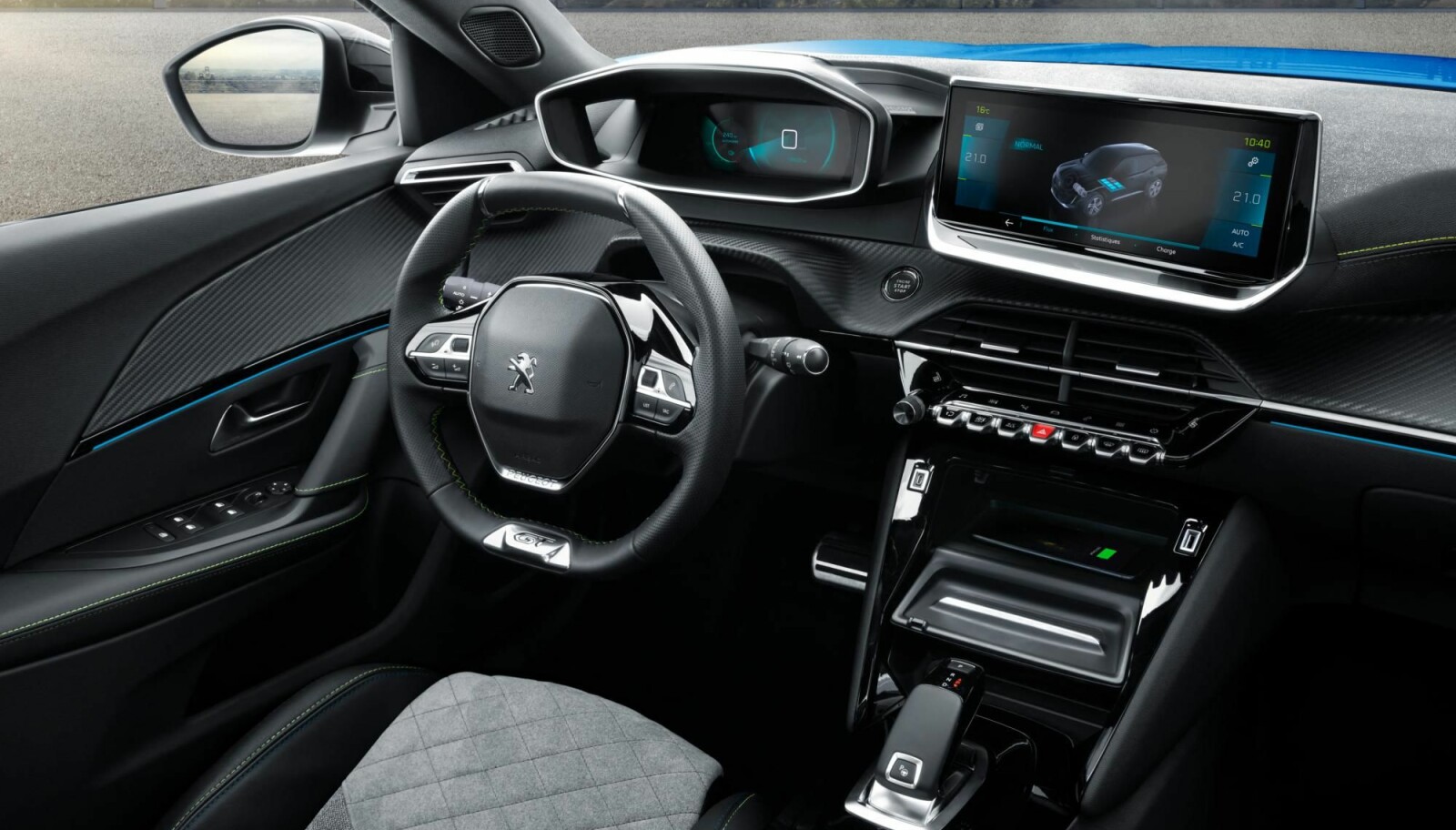 MODERNE: Peugeot i-cockpit 3D skal gi god oversikt. Det lille rattet er blitt en egen Peugeot-signatur. MODERNE: Peugeot i-cockpit 3D skal gi god oversikt. Det lille rattet er blitt en egen Peugeot-signatur.