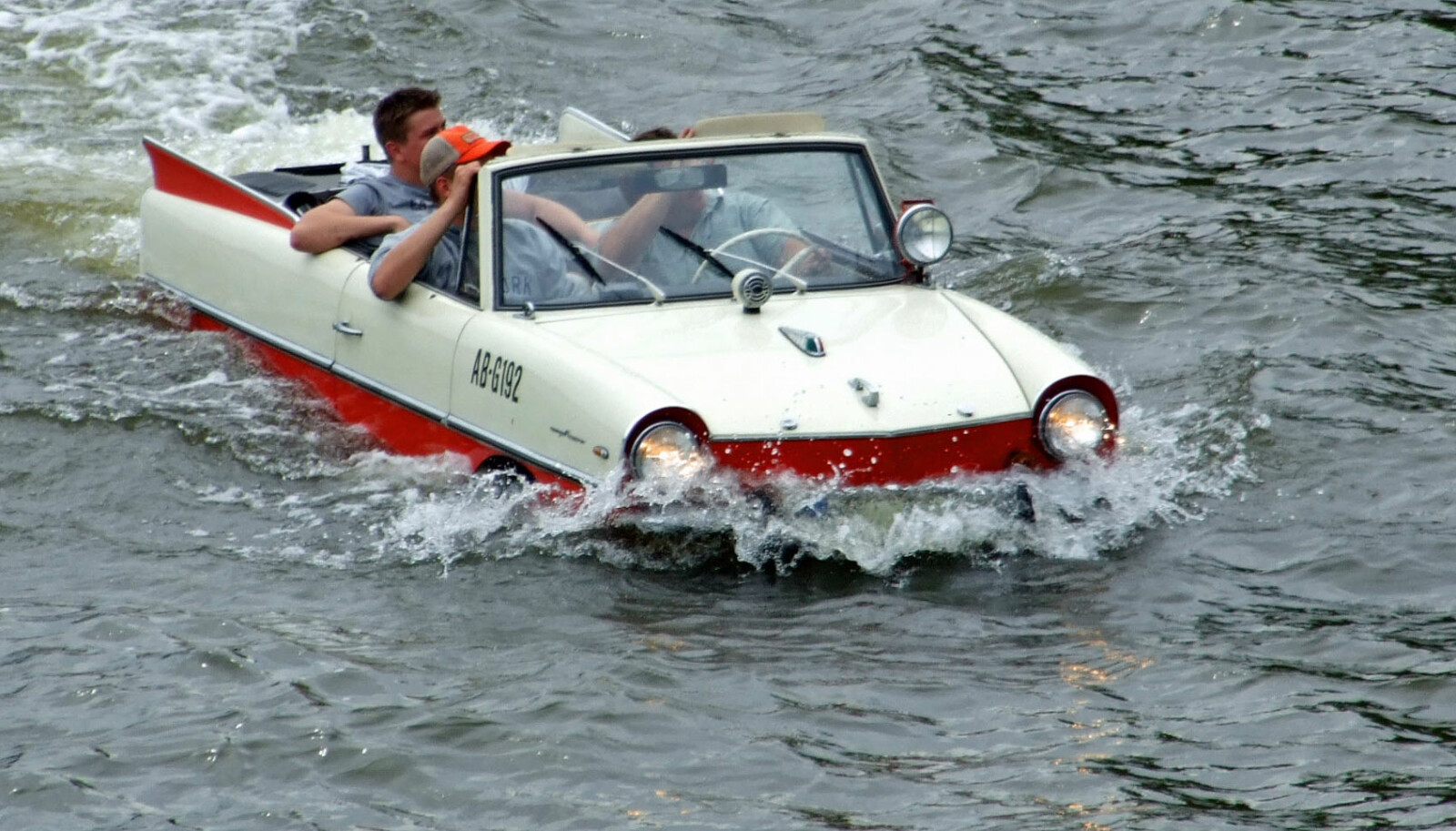 <b>INSPIRATOR: </b>Tyske Amphicar. <b>INSPIRATOR: </b>Tyske Amphicar.