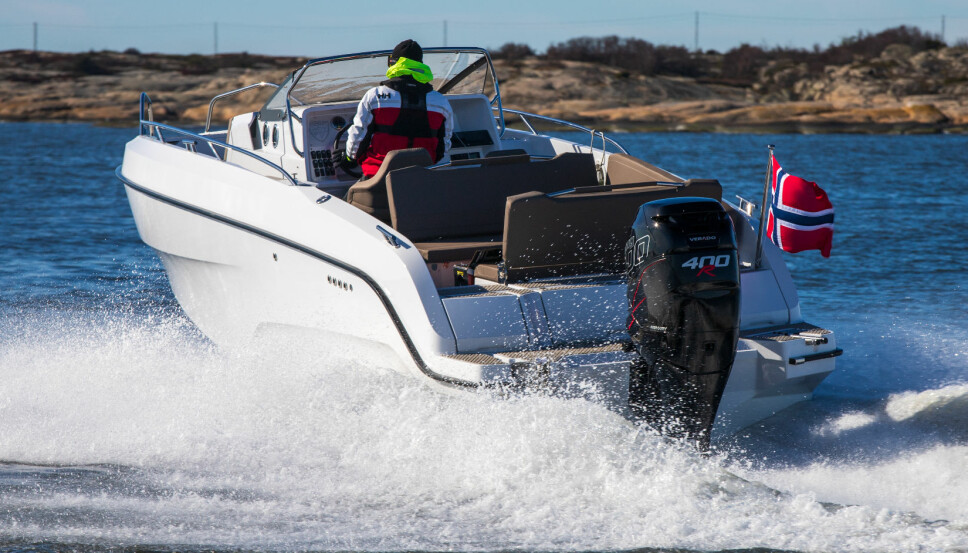 <b>HARMONISK:</b> Med Mercury Verado 400R går X-26s rundt 60 knop helt uten drama. <b>HARMONISK:</b> Med Mercury Verado 400R går X-26s rundt 60 knop helt uten drama.