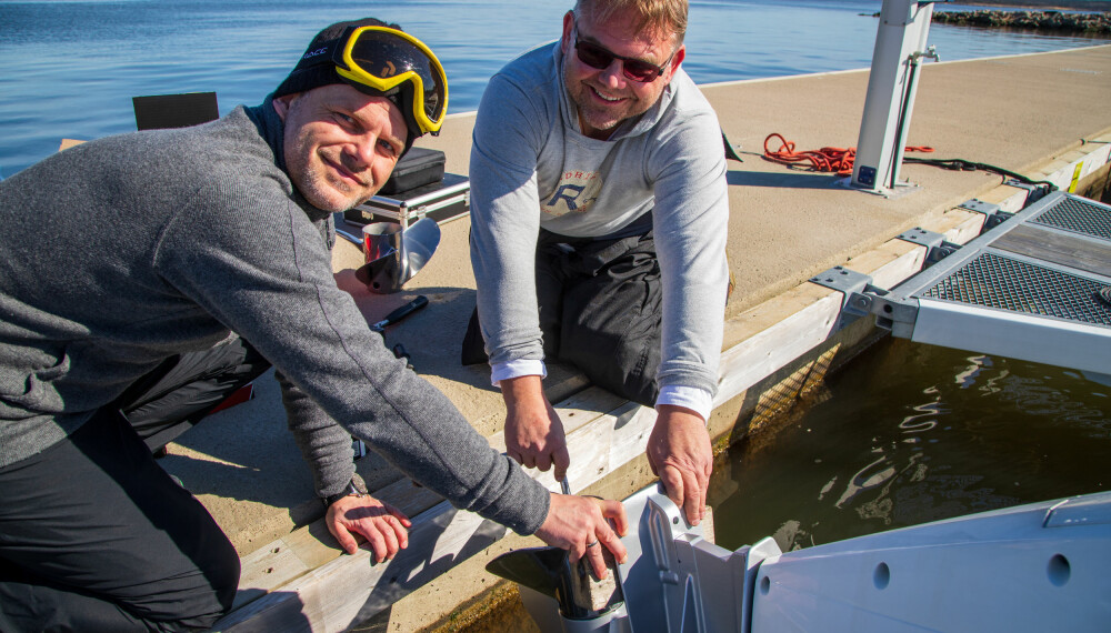 <b>EKSPERTENE:</b> Teknisk sjef Chris Haarbye hos Hydrolift (til venstre) og application engineer Nils-Helge Engedahl fra Mercury tester seg fram til det beste propellvalget. <b>EKSPERTENE:</b> Teknisk sjef Chris Haarbye hos Hydrolift (til venstre) og application engineer Nils-Helge Engedahl fra Mercury tester seg fram til det beste propellvalget.